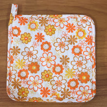Heatproof quilted pot holder for stovetop and oven safety