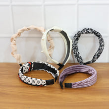 Women Ribbed Texture Knot Design Hairband (1 Pc / Mix Design)