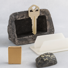Realistic Fake Rock Key Hider  Weatherproof Outdoor Key Storage Emergencies (1 Pc)