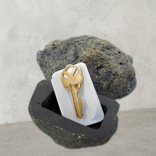 Realistic Fake Rock Key Hider  Weatherproof Outdoor Key Storage Emergencies (1 Pc)