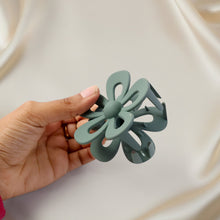 Flower Shaped Hair Claw Clip (1 Pc)